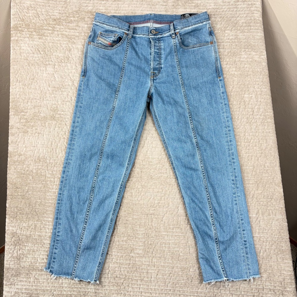Diesel Dagh-SP Regular Straight 34 Blue Light Wash Raw Hem Seam Front 084TD‎